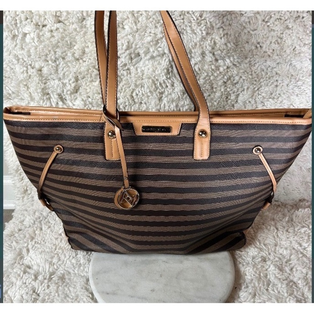 Adrienne Vittadini‎ Brown Striped Tote Bag Tan Trim Gold Tone Hardware Charm